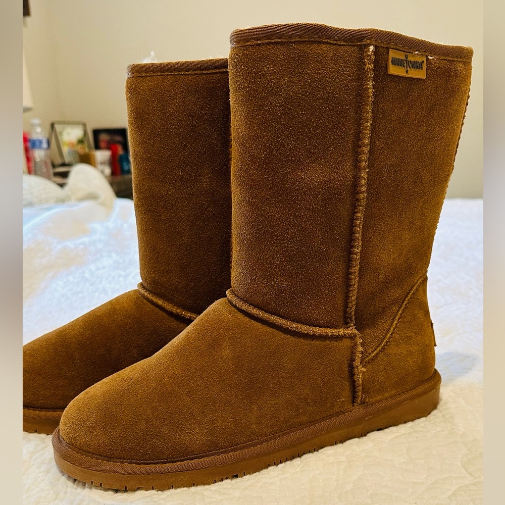Minnetonka women’s Olympia Boots | Ugg like boots